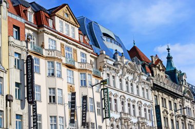 Prague, Çek Cumhuriyeti - 25 Şubat 2017: cephe şehrin eski binaların.