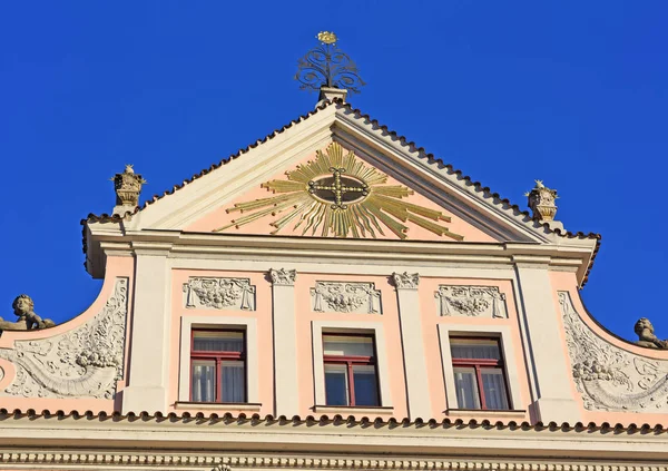 Elementos Arquitectónicos Fachada Edificio Antiguo Ventanas Praga 2018 — Foto de Stock