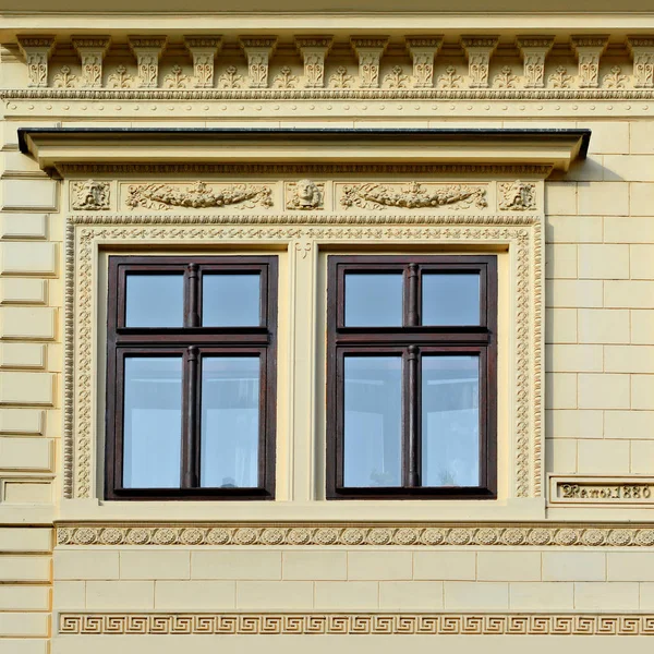 Elementi Architettonici Della Facciata Antico Edificio Finestre Praga 2018 — Foto Stock