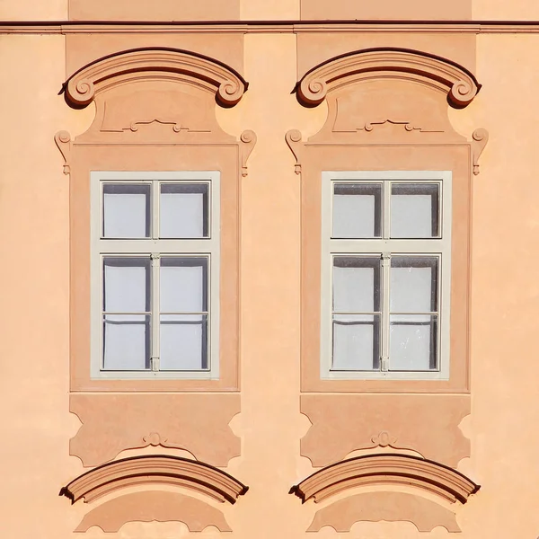 Eski Bir Bina Cephe Mimari Unsurları Windows Prag 2018 — Stok fotoğraf