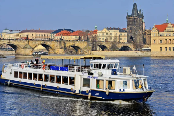 Prague République Tchèque 1Er Avril 2018 Vue Pont Charles Bateau — Photo