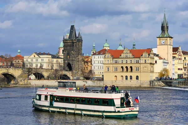 Prague République Tchèque 1Er Avril 2018 Vue Pont Charles Bateau — Photo