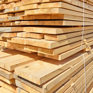 Yığın doğranmış tahta