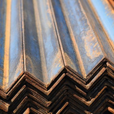 Paslı demirin metal profili