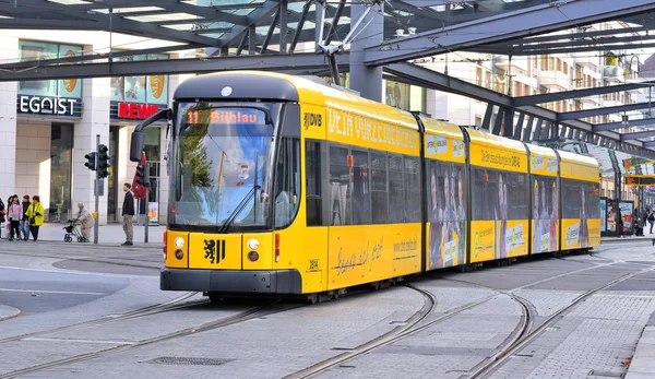 Prague Czech Republic April 2021 Tram Departs Stop — Stockfoto