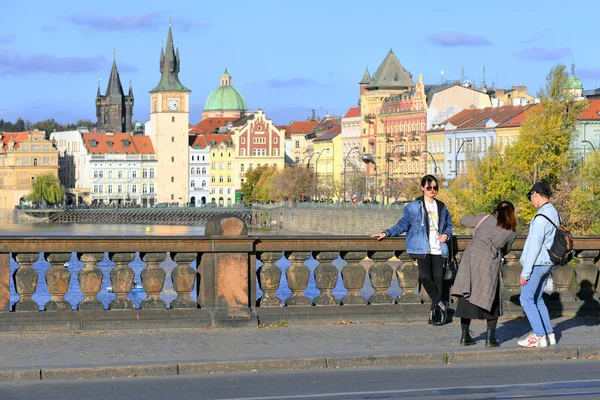 Praga República Checa Octubre 2019 Los Turistas Toman Fotos Los — Foto de Stock