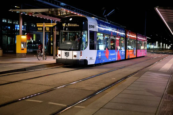 Dresden Almanya Federal Cumhuriyeti Ekim 2019 Tram Street City Gece — Stok fotoğraf