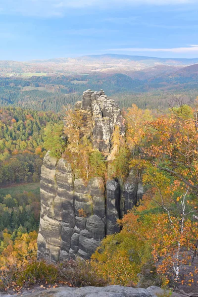 瑞士撒克逊秋天 森林五彩斑斓 岩石斑斓 — 图库照片