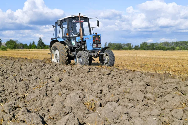 Kalush Ukrajna Szeptember 2019 Modern Traktor Terepen Működik Város Közelében — Stock Fotó