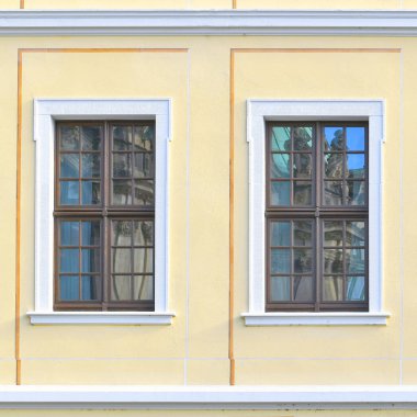 Eski bir binanın penceresi. Dresden, Almanya Federal Cumhuriyeti, 2019.