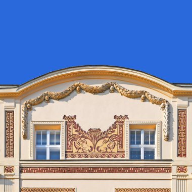 Eski bir binanın penceresi. Eski Prag, 2019. 