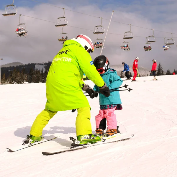 Bukovel Station Ski Spa Ukraine Février 2019 Moniteur Ski Donne — Photo