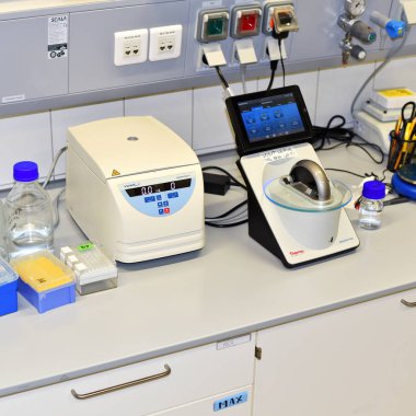 Modern laboratuvarın içi