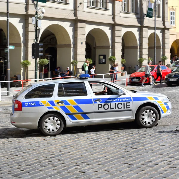 Prague Çek Cumhuriyeti Mayıs 2018 Polis Devriye Arabası Eski Şehrin — Stok fotoğraf