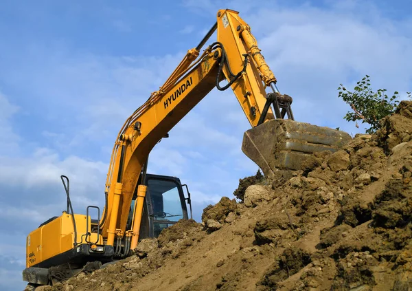 Escavadeira Trabalhando Canteiro Obras — Fotografia de Stock