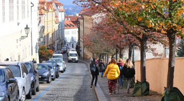 PRAG, CZECH Cumhuriyet - 30 Ekim 2019: Eski Prag sokakları.