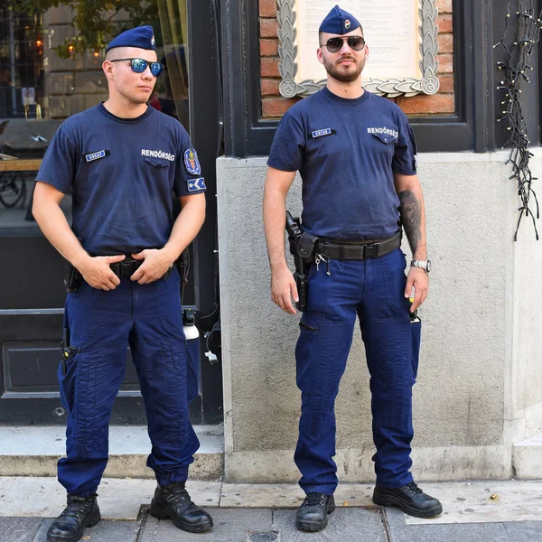 Budapest Hungría Julio 2019 Empleados Patrulla Policía Municipal Plaza Ciudad — Foto de Stock