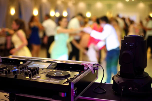 Dancing couples during party or wedding celebration — Stock Photo, Image