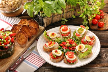 Taze sağlıklı vejetaryen sandviç kahvaltı ve salata