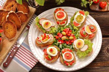 Kahvaltı için taze sağlıklı vejetaryen sandviç