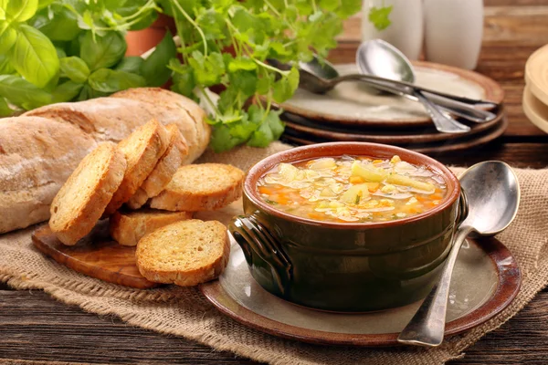 Осенний овощной суп с тостами и местом для текста — стоковое фото