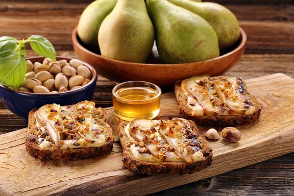 Fresh crispy whole bread toast with pears