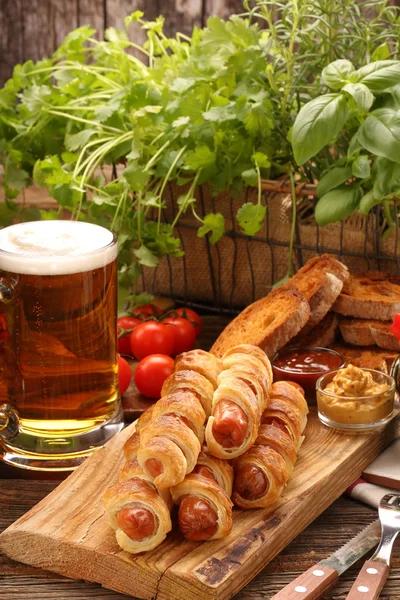 Frankfurters rolled sausages baked in puff pastry — Φωτογραφία Αρχείου