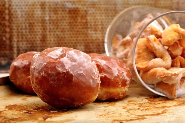 Donuts and faworki. Traditional Polish cookies on Fat Thursday — Stock Photo, Image