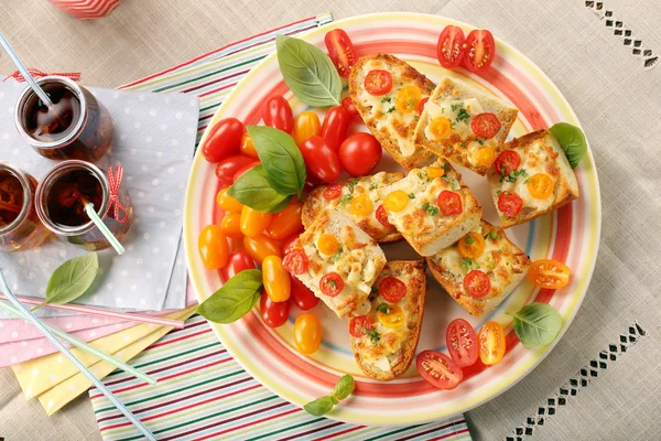 チーズとトマトの新鮮な健康的なベジタリアン サンドイッチ — ストック写真