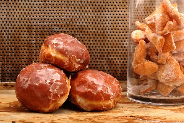 Donuts and faworki. Traditional Polish cookies on Fat Thursday — Stock Photo, Image