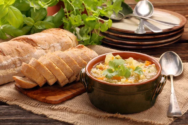 Осенний овощной суп с тостами и местом для текста — стоковое фото