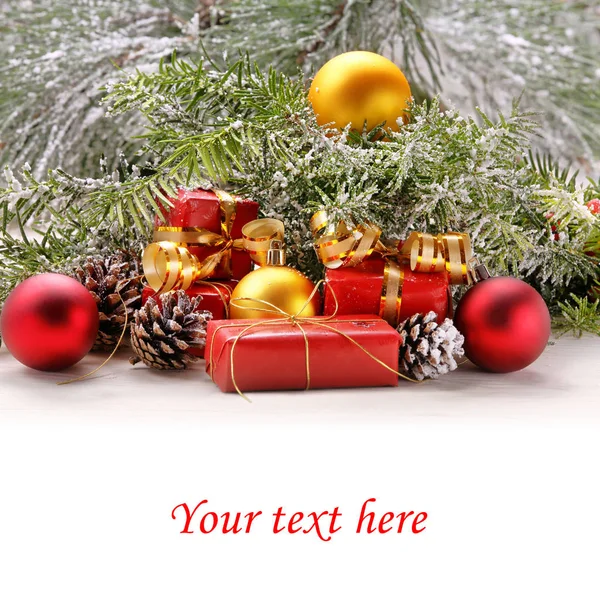 Διακοσμήσεις Χριστουγέννων χιόνι με άδειο λευκό χώρο για το κείμενο — Φωτογραφία Αρχείου