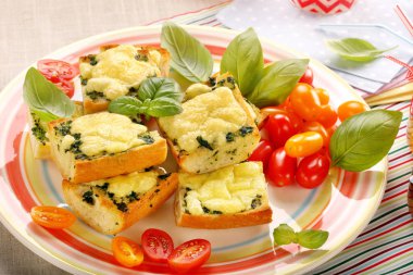 Peynir ve ıspanak ile taze sağlıklı vejetaryen sandviç