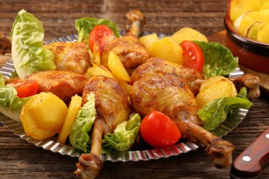 Tavuk budu ve sebzeli fırında patates