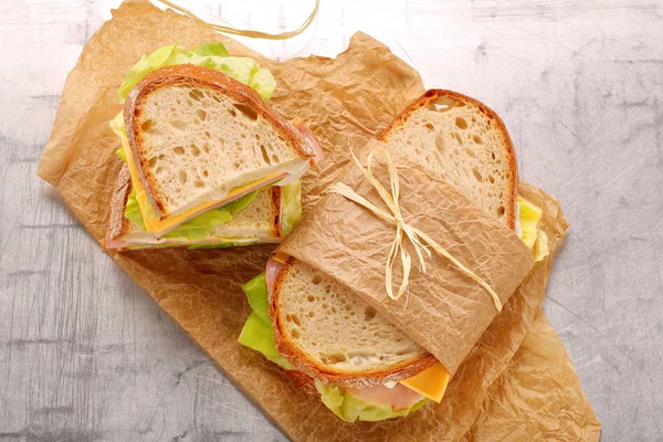 Sandwich frais au jambon et laitue — Photo