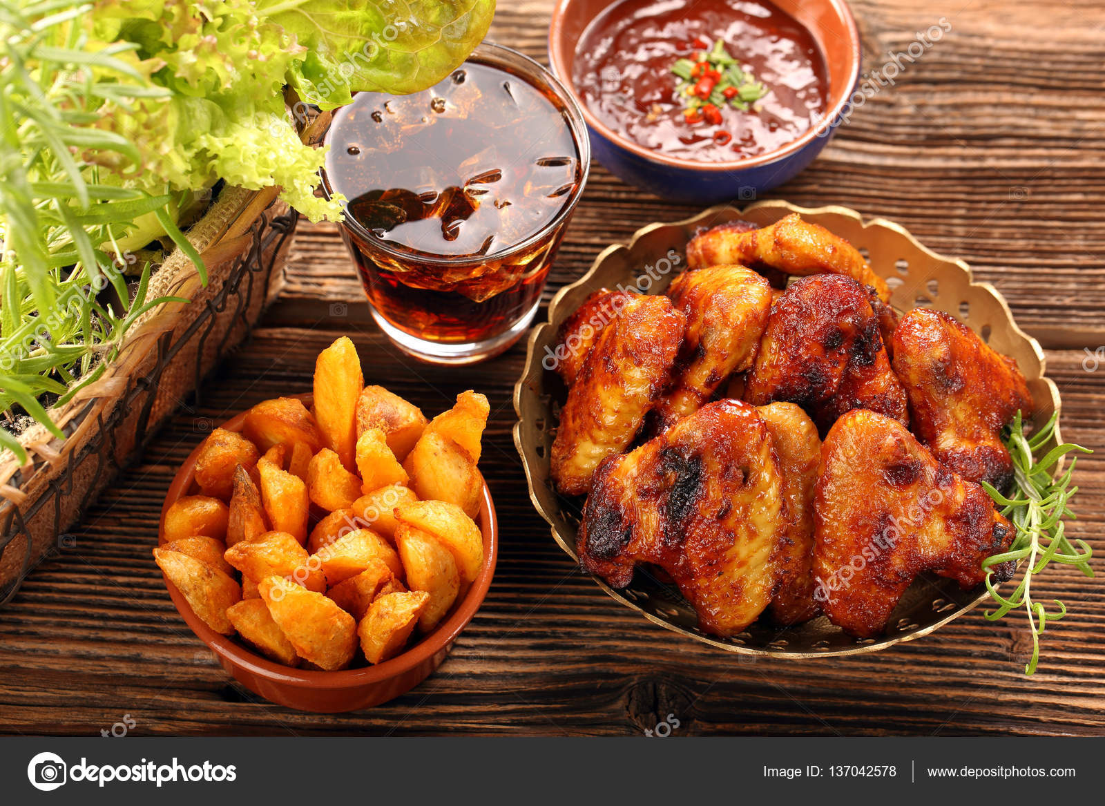 FIRINDA BARBEKÜ SOSLU TAVUK KANAT FIRINDA BARBEKÜ SOSLU TAVUK KANAT