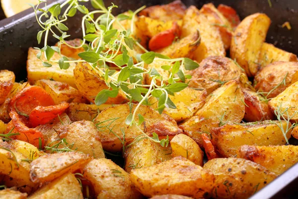 Patatas al horno con hierbas — Foto de Stock