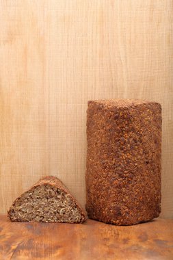 Sağlıklı ekmek ile tohum ahşap arka plan ve boş alan fo