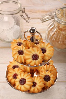 Masanın üzerinde çıtır kurabiye