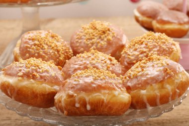 Reçel ve ceviz ile geleneksel çörek