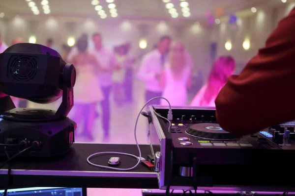 Dancing couples during party or wedding celebration — Stock Photo, Image