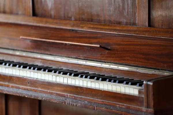 Teclado de piano vintage muito antigo — Fotografia de Stock