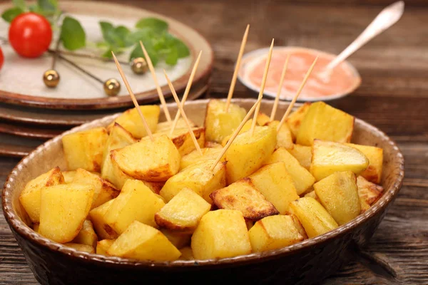 Patatas bravas tradicionales papas españolas snack tapas — Foto de Stock