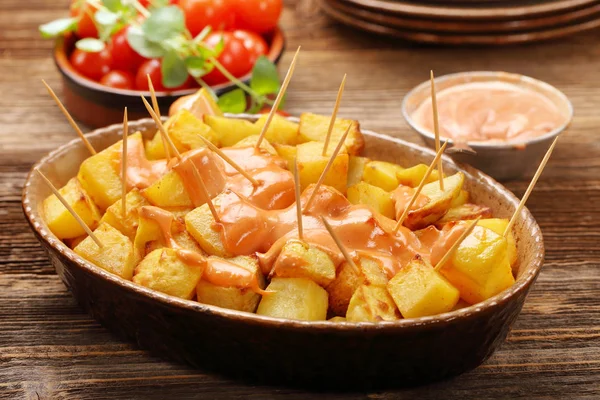 Patatas bravas tradicionales papas españolas snack tapas — Foto de Stock