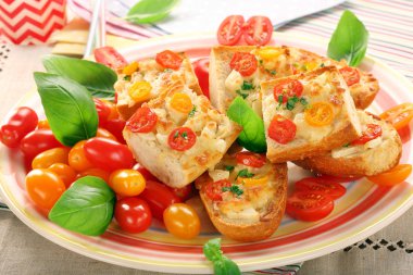 Peynir ve domates ile taze sağlıklı vejetaryen sandviç