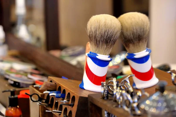 Negozio di barbieri con accessori e attrezzature — Foto Stock