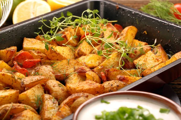 Patatas al horno con hierbas — Foto de Stock