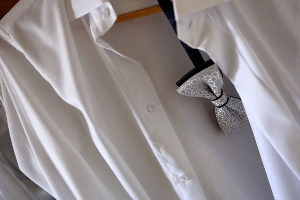 Groom's shirt and bow tie ready to wear — Stock Photo, Image