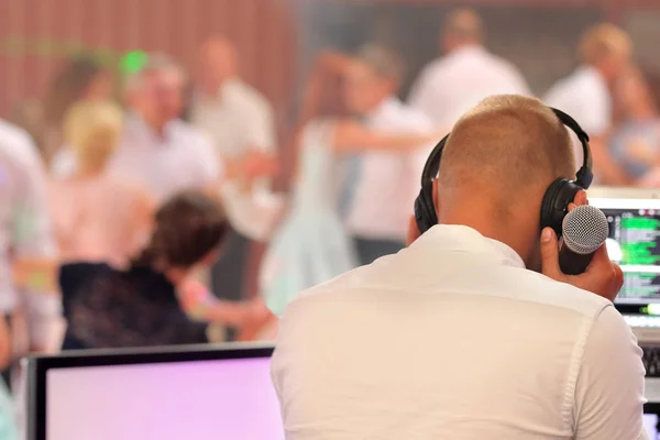 Dancing couples during party or wedding celebration — Stock Photo, Image