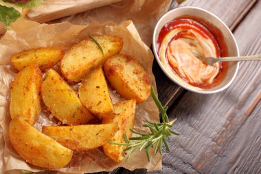 Barbekü sosu Fırında patates